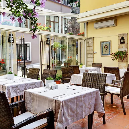 特级竞技场酒店