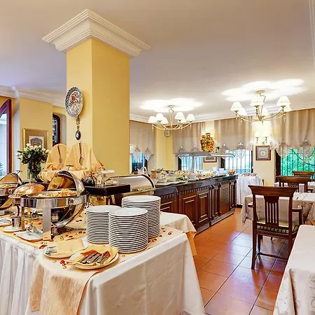 特级竞技场酒店