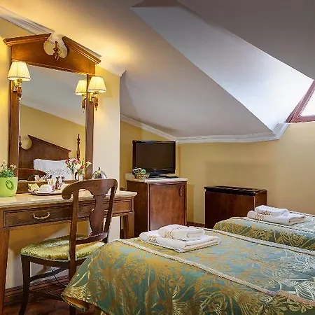 特级竞技场酒店 3*